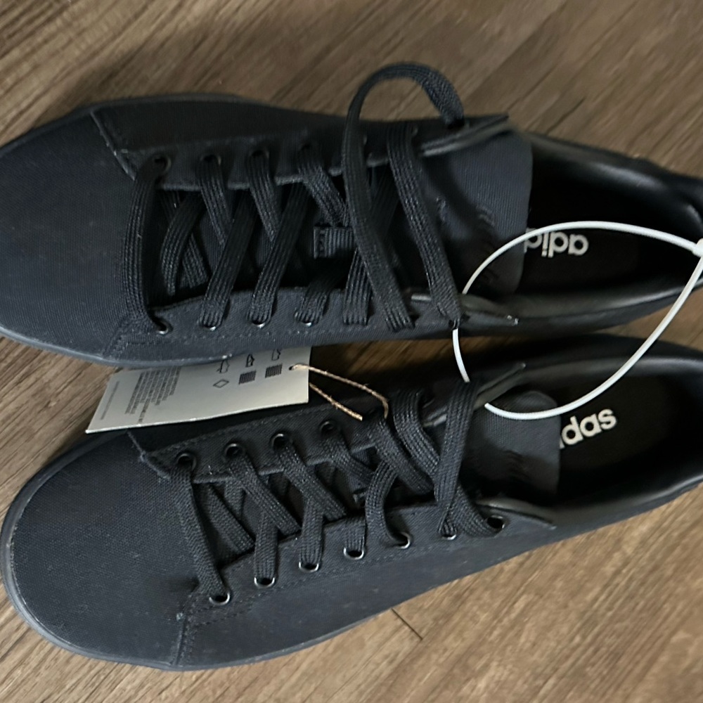 NWOB Adidas Sneakers Men Size 8